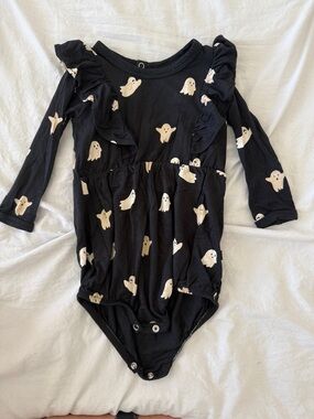 Kyte BABY Black Long-Sleeve One-Piece with Cream Ghost Print